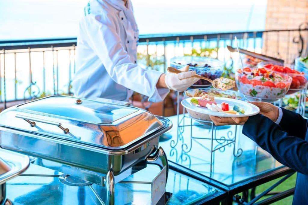Fleet Club Mahrousa Alexandria Eksteriør billede A buffet at a hotel