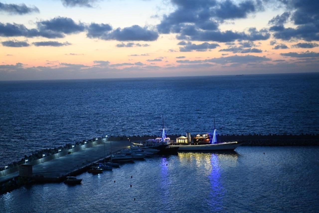 Fleet Club Mahrousa Alexandria Eksteriør billede The port of Limassol at night